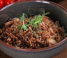 Гречка с луком и грибами