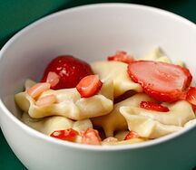 Вареники с клубникой