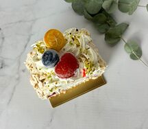 Меренговый рулет с клубникой 