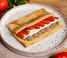  Блин с фаршем, томатами и сыром в сливочном соусе