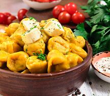 Замороженные пельмени с курицей и грибами