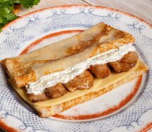 Блин с курицей и соусом тартар