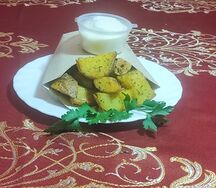 Картофель по-арабски с чесночным соусом