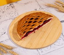 Половинка пирога с вишней
