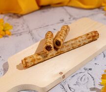 Вафельная трубочка с вареной сгущенкой