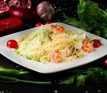 Салат Цезарь с креветками