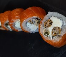 Ролл Филадельфия с мидиями