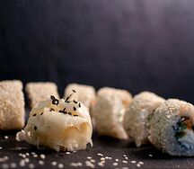 Ролл Лосось в кунжуте