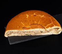 Половинка пирога с красной рыбой