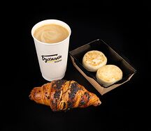 Капучино 400, сырники и круассан с шоколадом
