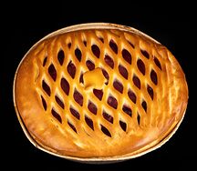 Пирог с брусникой и яблоком