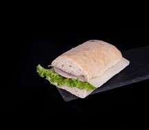 Сэндвич с ветчиной и сыром на чиабатте