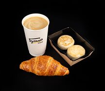 Капучино 400, сырники и круассан с заварным кремом