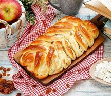 Коса творожная с изюмом