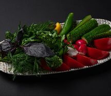 Ассорти из свежих овощей и зелени