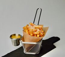 Картофель фри с пармезаном 