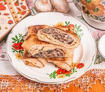 Блины с томленными в сливках грибами