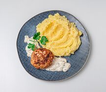 Пюре с котлеткой и сливочно-грибным соусом