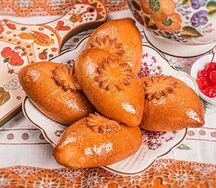 Пирожок с вишней