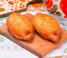 Жареный пирожок с капустой