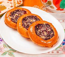 Ватрушка с брусникой