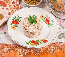 Салат Оливье с курицей