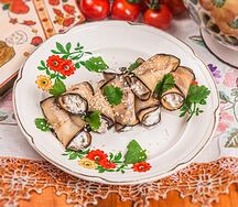 Рулет из баклажанов с сыром фета и зеленью