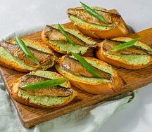 Мини-брускетты со шпротами