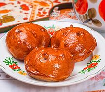 Пирожок с клубникой