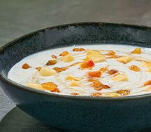Каша молочная с яблоками и изюмом