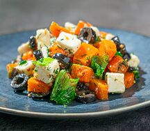 Салат из печеной тыквы с сыром Фета