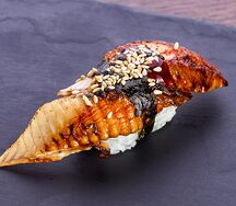 Нигири с копчёным угрём