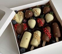 Набор клубники и бананов в шоколаде Полнота вкуса