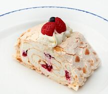 Меренговый рулет Малина