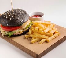 Черный бургер с курицей
