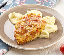 Шницель из куриной грудки с моцареллой и картофельным пюре