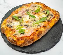 Пицца с мортаделлой и грибами