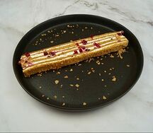 Медовик с брусникой