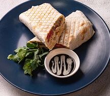 Шаурма с баклажаном и хумусом 