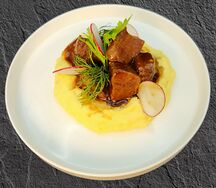 Говяжьи щёчки с пюре из картофеля