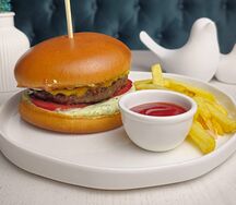 Биг бургер говяжий с картофелем фри