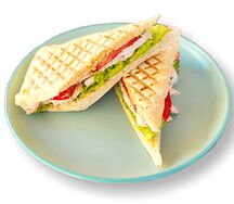 Панини с индейкой и соусом цезарь