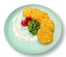 Картофельные драники с чесночным соусом