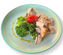 Индейка с брокколи и грибами в сливочном соусе