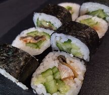 Ролл Унаги-Агура Маки