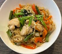 Вок с курицей и соусом терияки