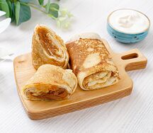 Блинчики с топленой сгущенкой и сметаной 