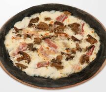 Пицца Сыр-бекон-грибы Блэк