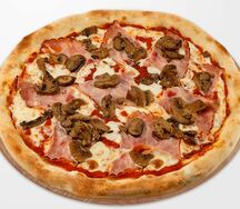 Пицца с грибами и ветчиной