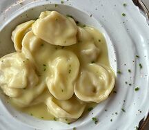 Вареники с картофелем и соусом вишисуаз